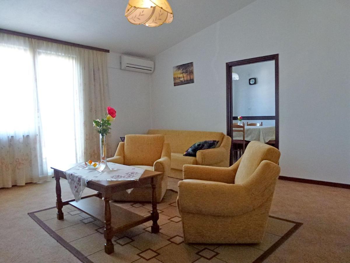 Apartment Milica Njivice Kültér fotó