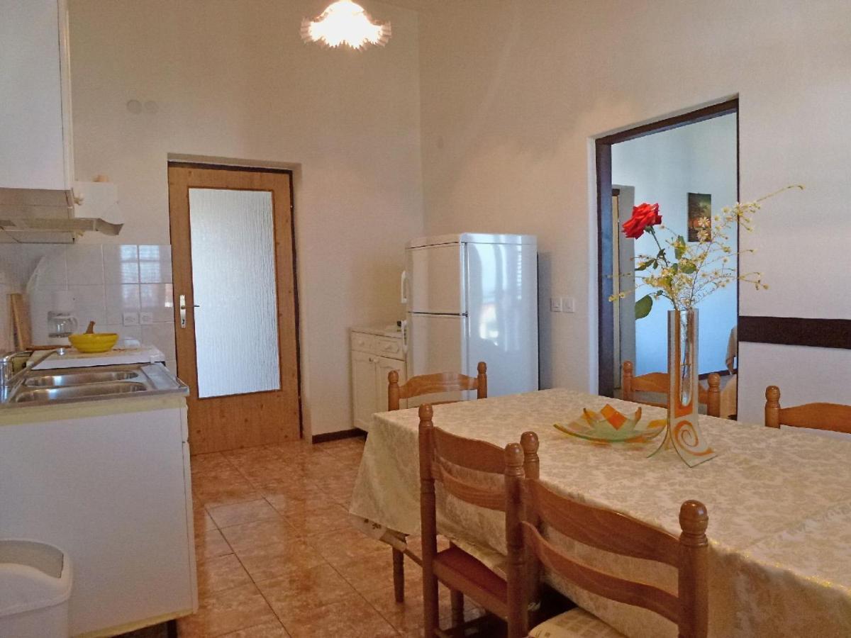 Apartment Milica Njivice Kültér fotó